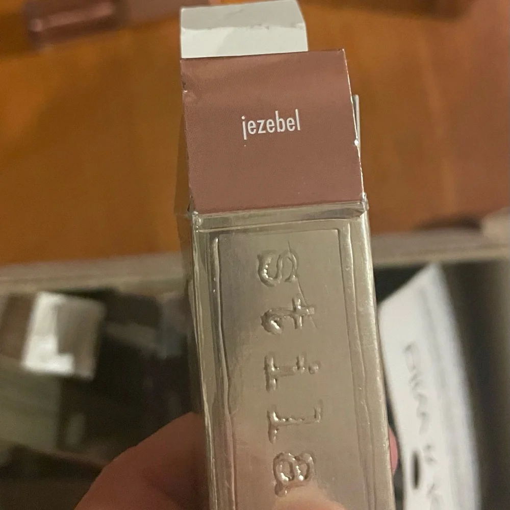 NIB Stila Shimmer & Glow liquid eyeshadow in Jezebel Rose Gold FULL SIZE